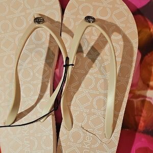 Calvin Klein NWT Women's Pink Flip Flops for Women Size 9
